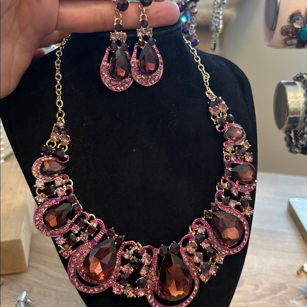Brilove Australian crystal necklace, and earrings set new in box